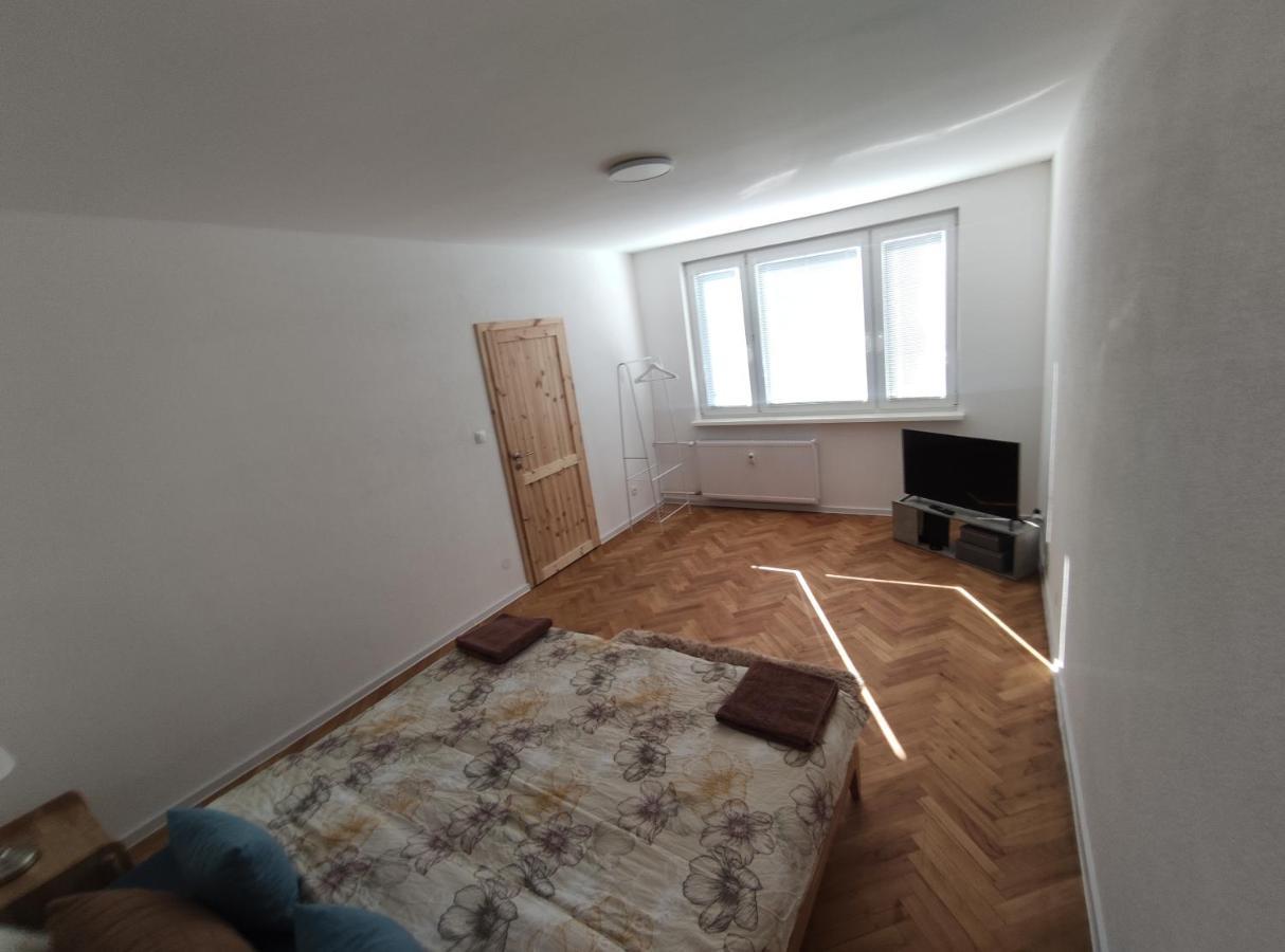 Sky Apartment Prievidza Buitenkant foto